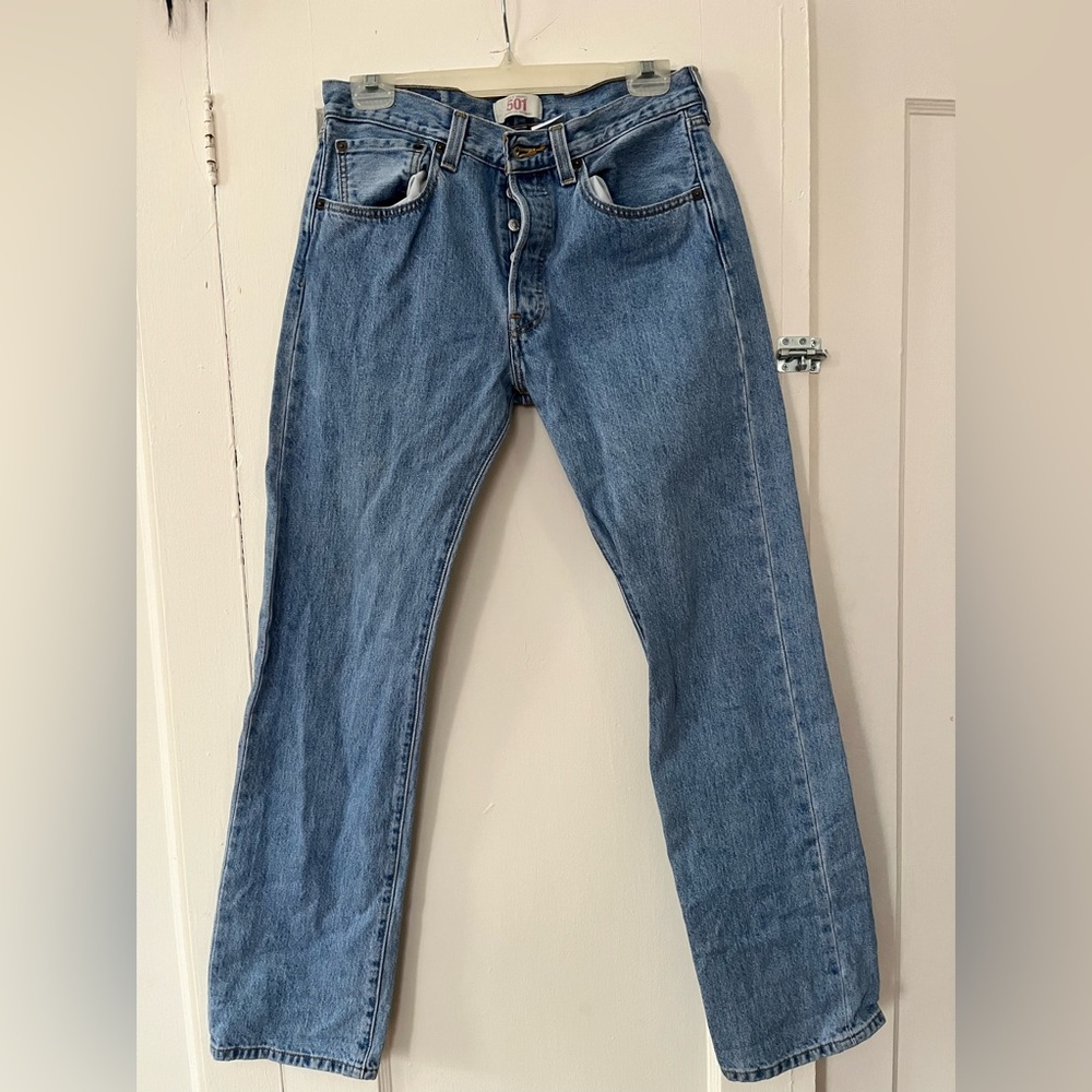 Levi’s 501 button fly jeans, light wash, 31 x 32 excellent condition